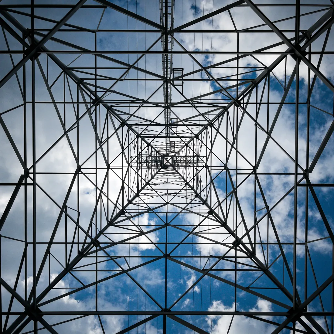 The geometric steel lattice of a tower
